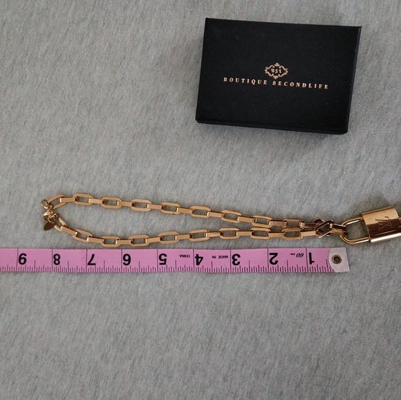 Authentic Louis Vuitton lock pendant - Picture 8 of 10